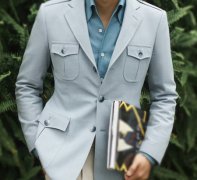 學習這個穿搭配色 讓你時尚一夏